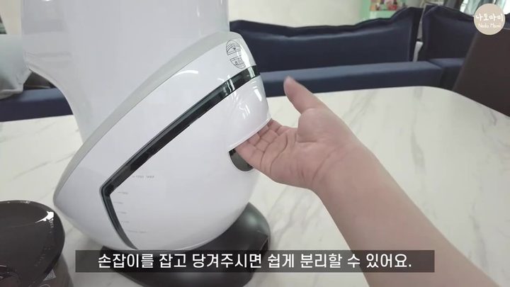2단계 뒤쪽 물통 분리하기 — 브라비 자동분유제조기 화면